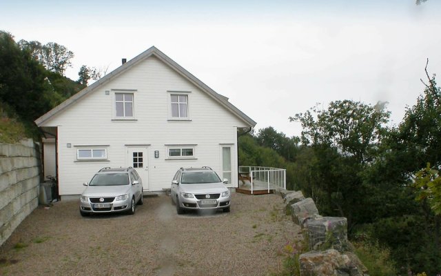 10 Person Holiday Home In Lindesnes