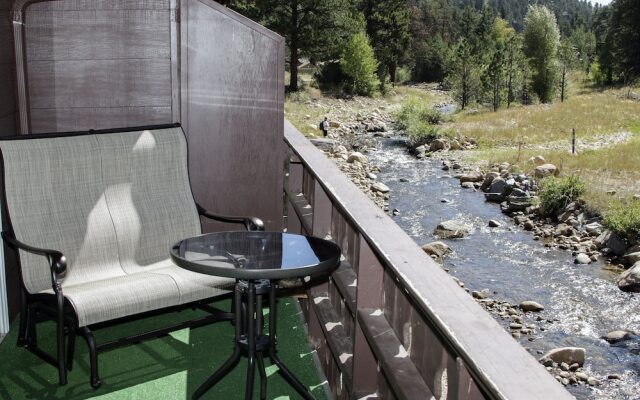 Fawn Valley Inn: 210