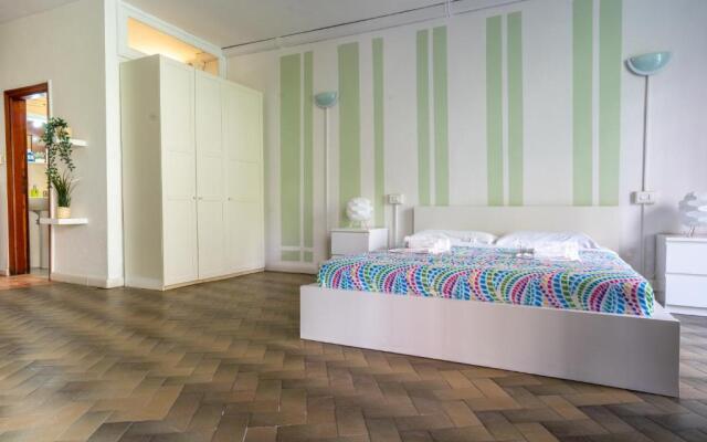 Lory's Suite