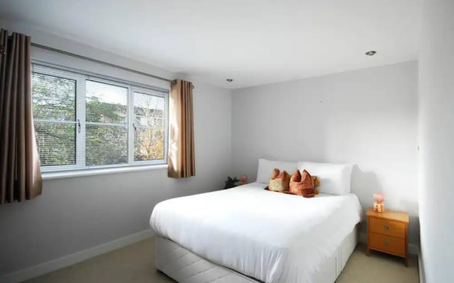 The Oars - Riverfront Property - From 300 Per Night