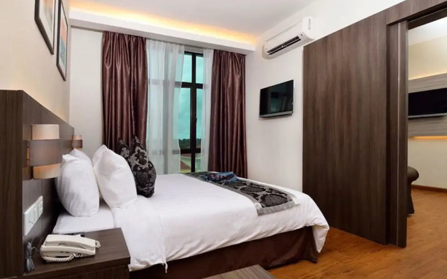 Holiday Villa Hotel & Suites