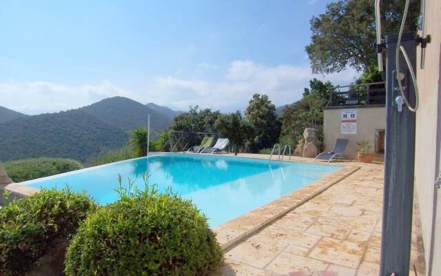 Carole F2-pool-sea View-3