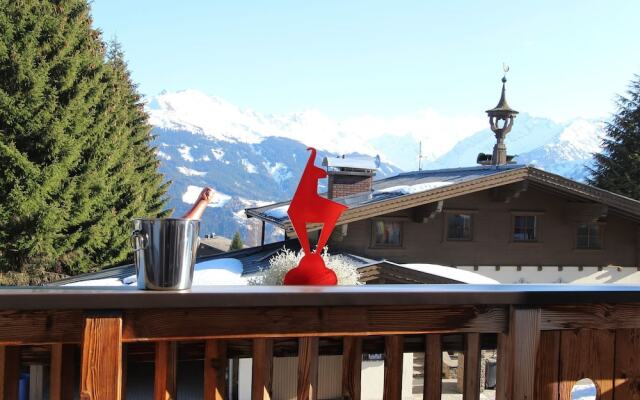 Unique & Exclusively Furnished Chalet near Ski Lift