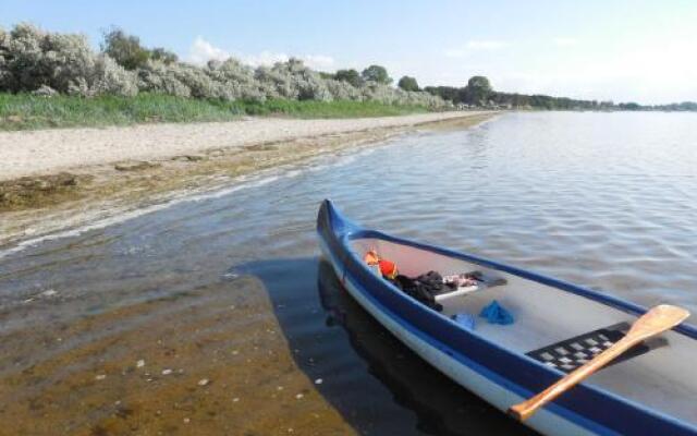 Roter Bungalow am Strand _50m_ _ O