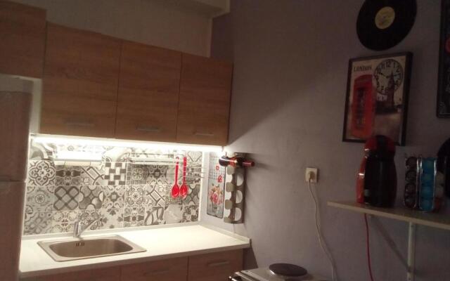 Small apartment 10 min (walk) from Piraeus port