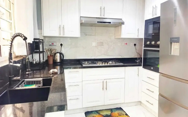 Lux Suites Grandville Apartments
