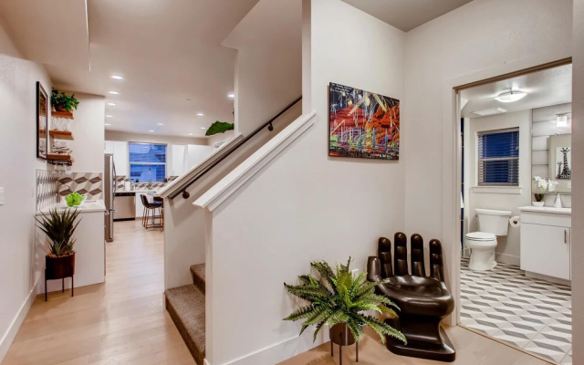 Old Town Swank - Brand New To Brewery District!