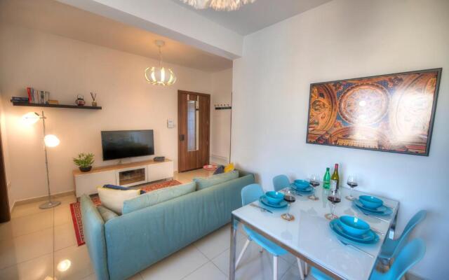 Charming 2 bedroom apartment close to Junior College ETUS1-1