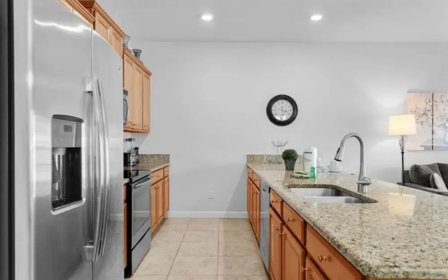 Amazing 4bdr Near Parks w Pool