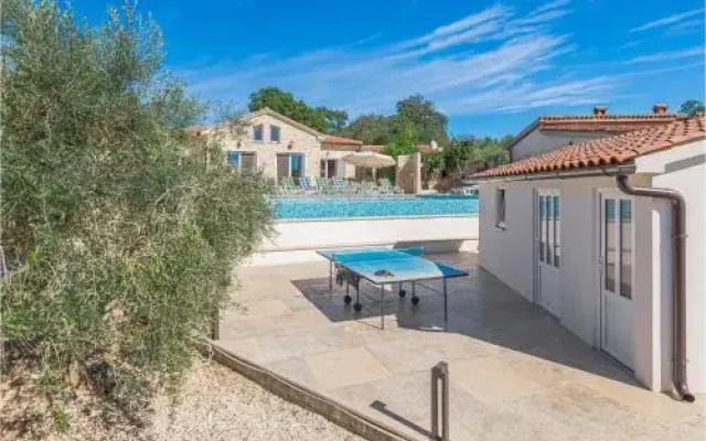 Six Bedroom Holiday Home in Medulin