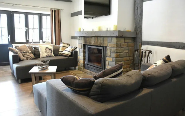Villa in Stavelot With Lake View and Jacuzzi
