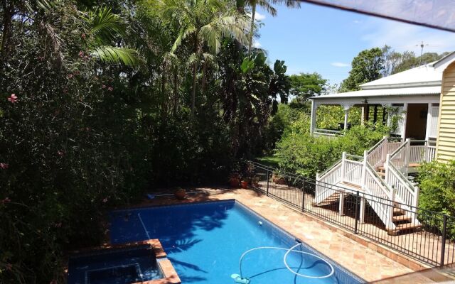 Jacaranda Lodge B&B