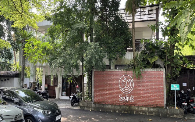 R Residence Jakarta