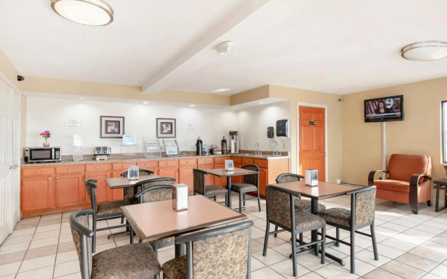 OYO Hotel Tulsa International Airport