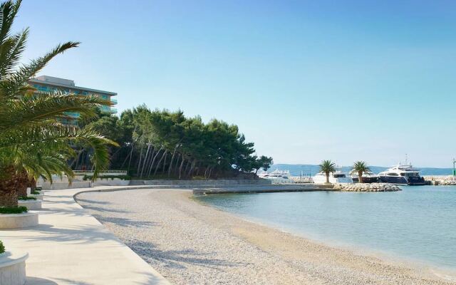 Luxurious Holiday Home at Podstrana With Sea View