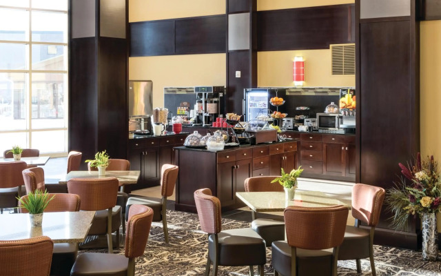 ClubHouse Hotel & Suites - Fargo