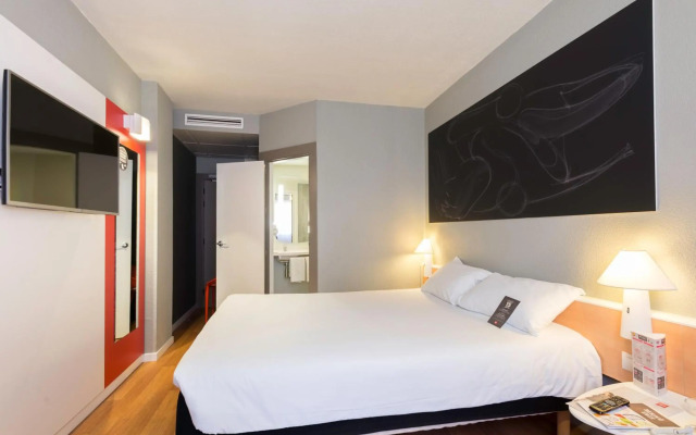 ibis Granada