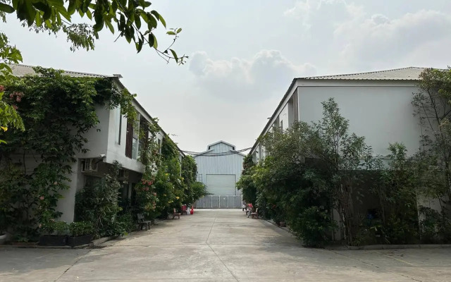 Mango Hotel