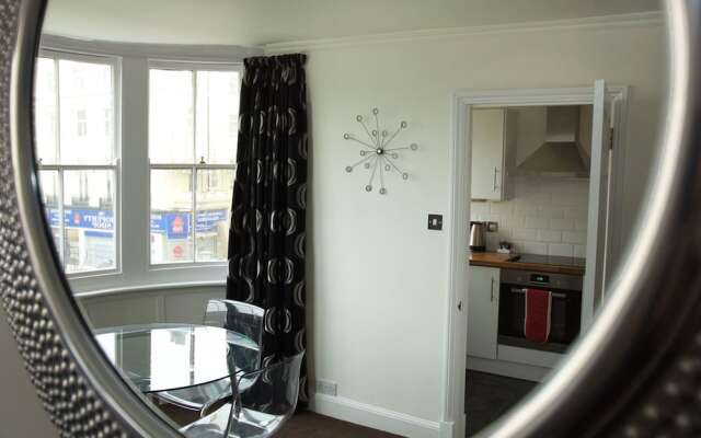 New Steine Apartment Sea View by Brighton Holiday Lets