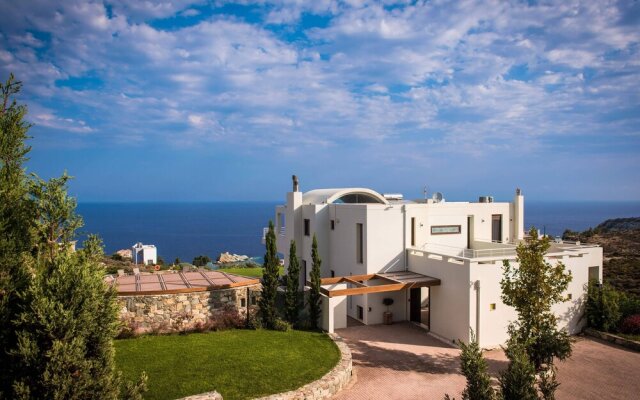 Stylish Landscaped Villa With Private Pool and Childrens Games 700m to Beach 1km to Restaurant