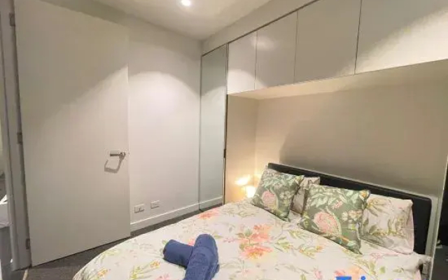 EQ Tower Ultra-Modern 2BR- CBD Base Mel Central