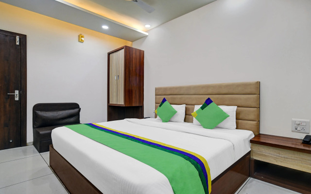 Treebo Golden Inn, 700 Mtrs From Promenade Beach