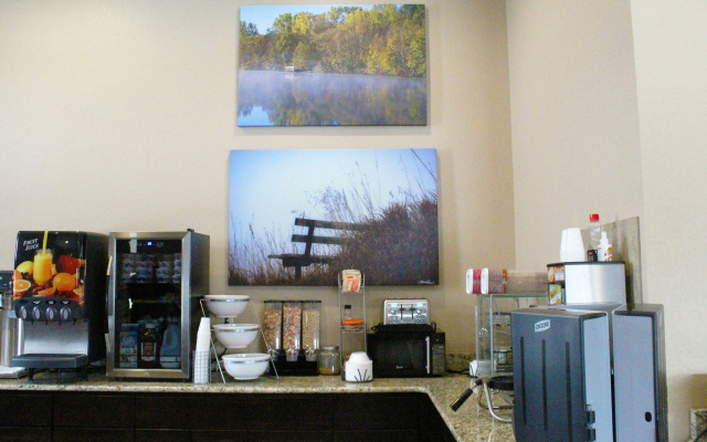 Cobblestone Inn & Suites - Denison - Oak Ridge