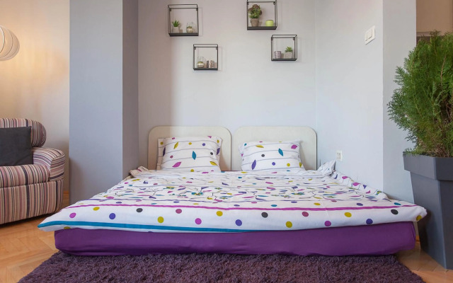 Violet Apartment