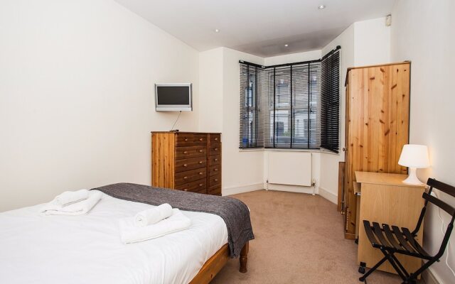 Modern & Spacious Home on Old Kent Road