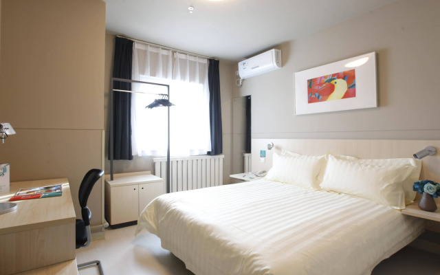 Century Star Urumqi Changjiang Road Hotel