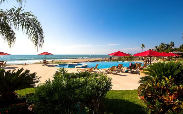 Stunning Upgraded Condo All Oceanfront