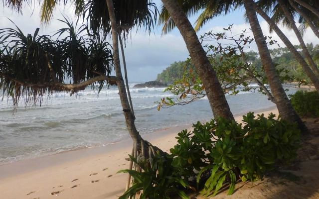Club Mirissa