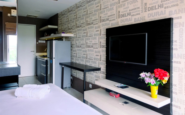 Comfy Studio Apartment @ Skylounge Tamansari By Travelio – Guest Rooms – Tangerang