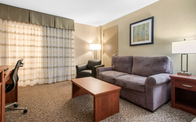 Clarion Hotel & Suites