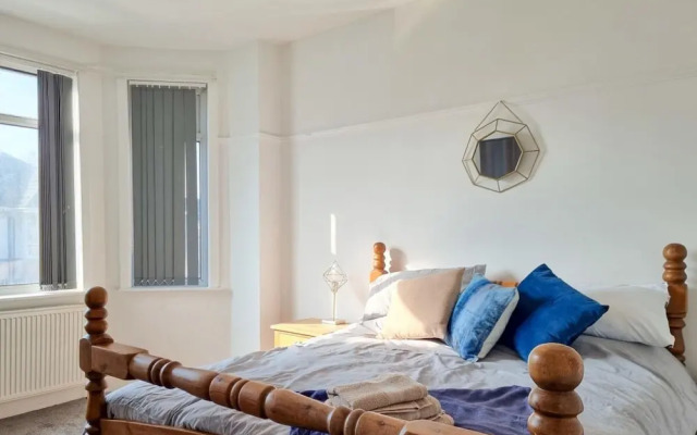 Stylish King Bed Suite - Family/ Contractor