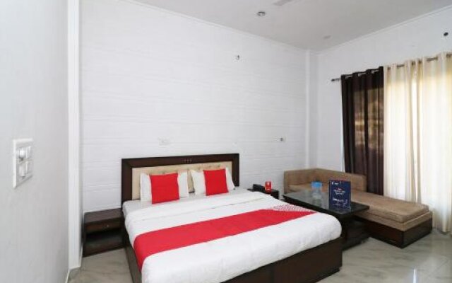 OYO 23161 Hotel Akash Ganga