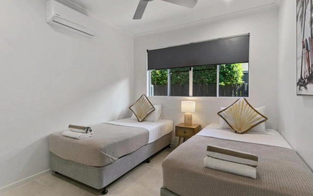 Coastal Vibes - Palm Cove