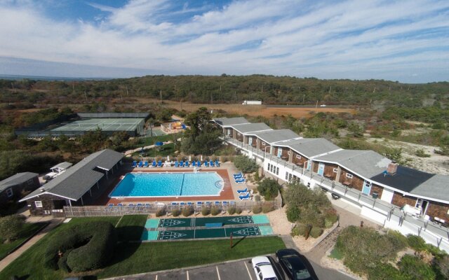 Driftwood Resort