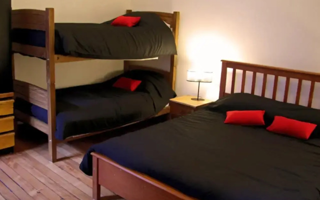 Hostal Irreal - Hostel