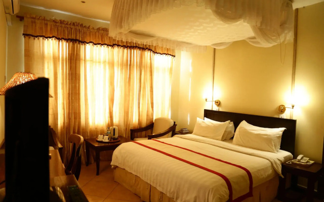 New Safari Hotel