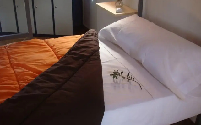 Albergue Turistico Cornalvo - Hostel