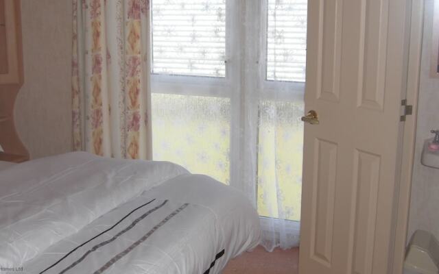 Tinys Place