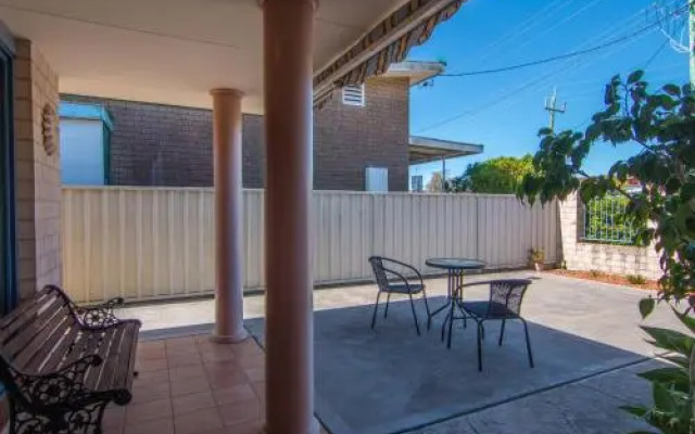 1/54 Parkes, Airconditioned