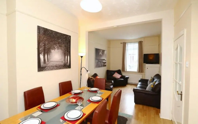 90 Ainsworth Ave Guest House NEW