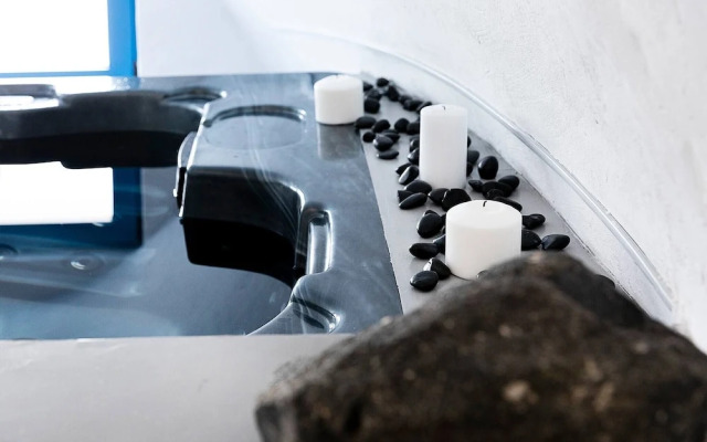 Suite Indoor Jacuzzi and Outdoor Jacuzzi