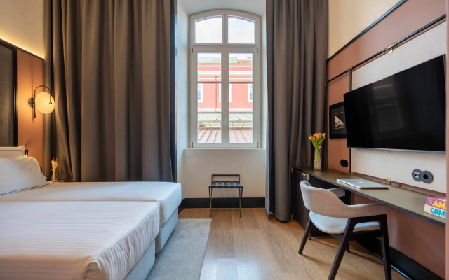 The Editory Riverside Hotel, an Historic Hotel