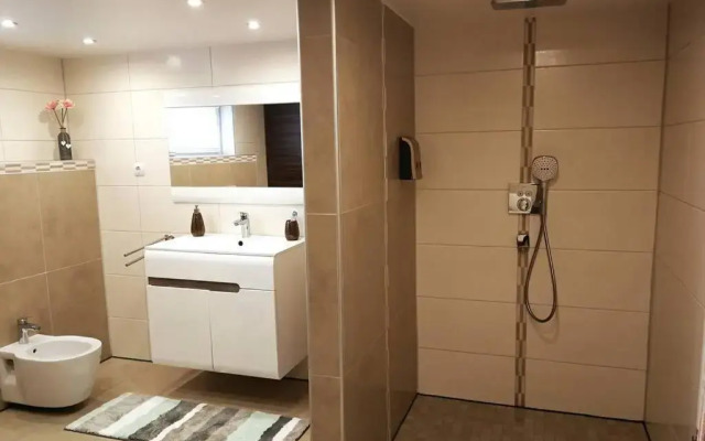 Ferienwohnung mit Sauna und schönem Garten