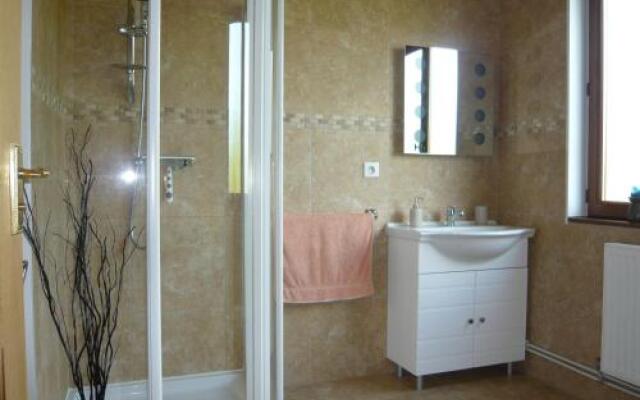 Lakeside Bed and Breakfast