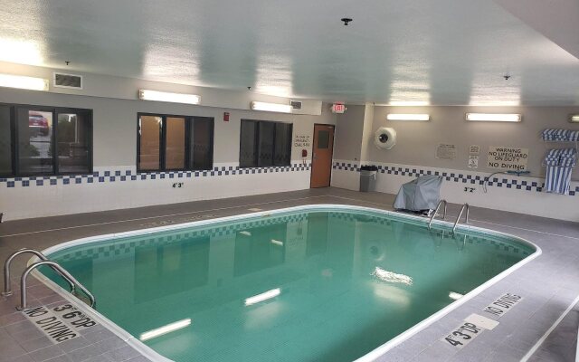 Country Inn & Suites by Radisson, Fairview Heights, IL