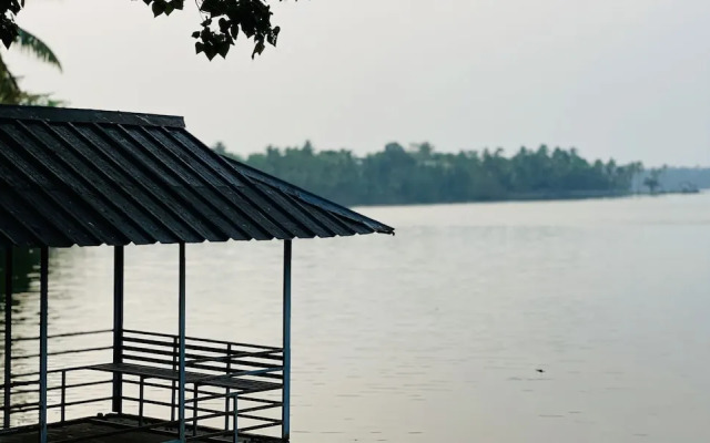 Waterfront By Palmyra
